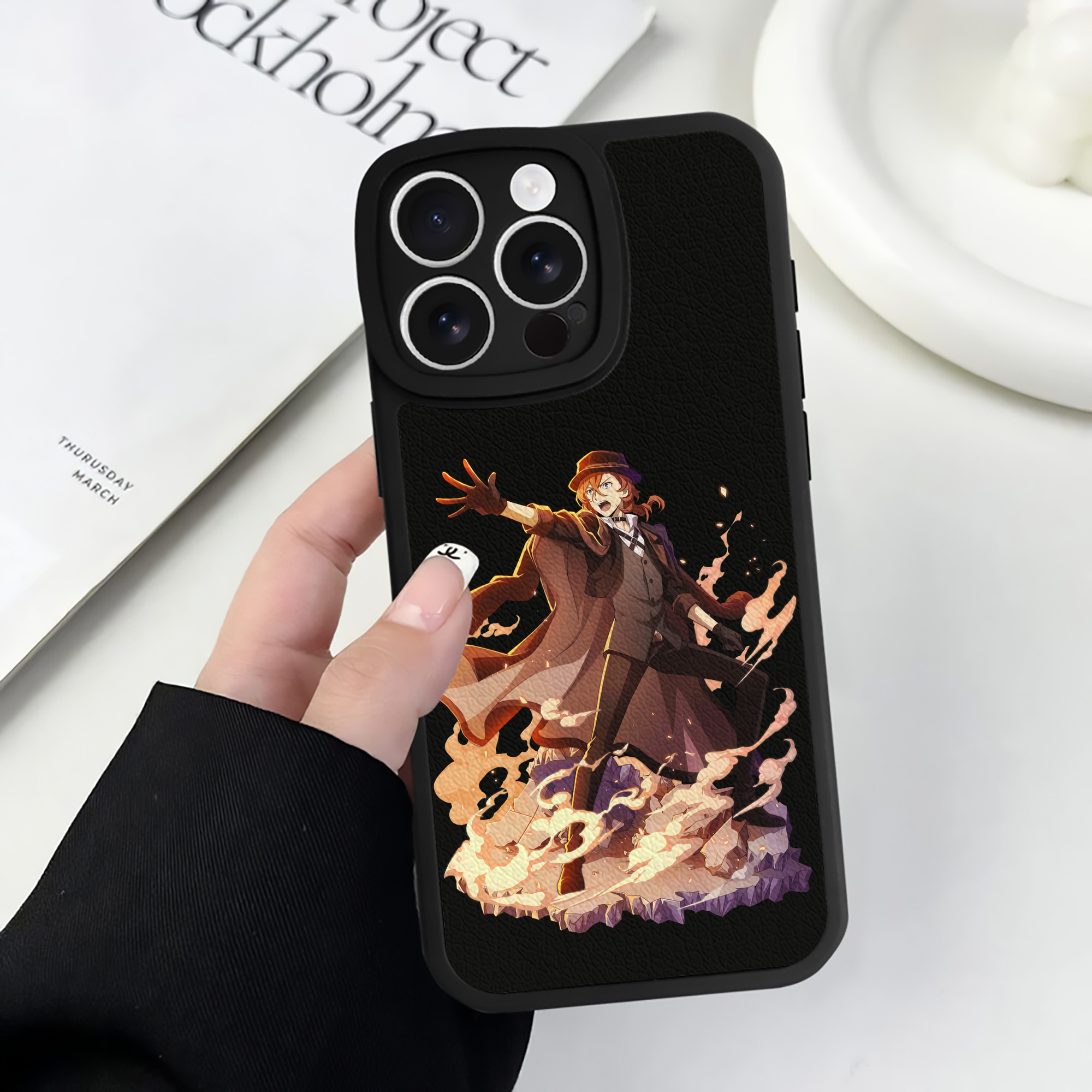 （画像用） 文豪ストレイドッグス Bungo Stray Dogs 【iPhone 16シリーズ対応】シリコンスマホケース（レザー調） 材質：シリコン